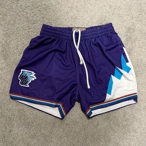 Mitchell & Ness Utah Jazz Hardwood Classics NBA Fall 2021 Boys Shorts Size Small